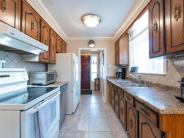 31 Demaris Ave, House semidetached with 3 bedrooms, 2 bathrooms and 3 parking in Toronto ON | Image 32