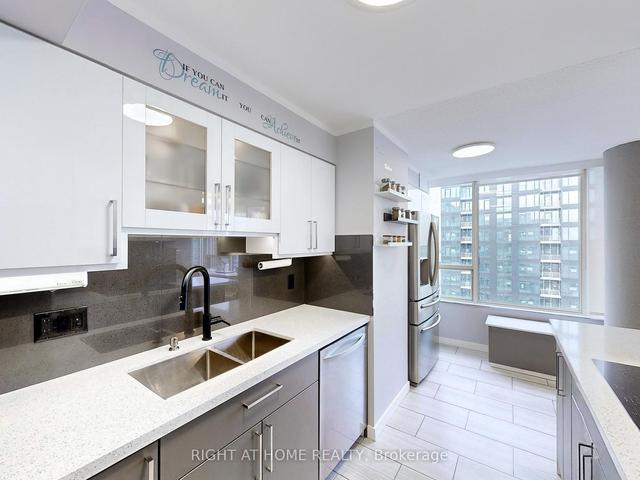 2208 - 330 Rathburn Rd W, Condo with 2 bedrooms, 2 bathrooms and 2 parking in Mississauga ON | Image 4