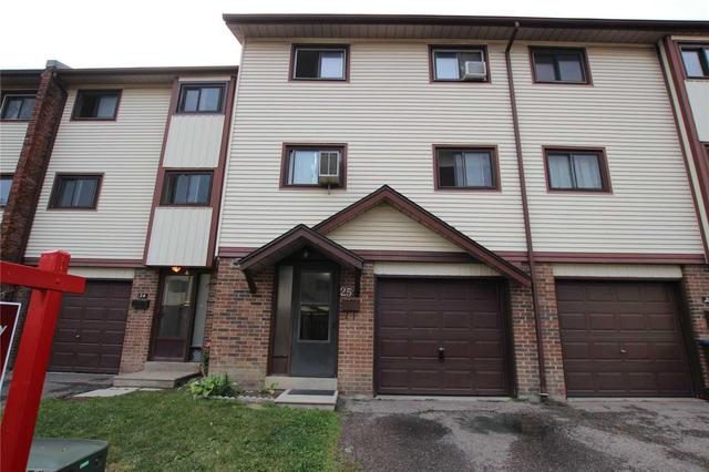 25 Mccallum Crt, Townhouse with 3 bedrooms, 2 bathrooms and 1 parking in Brampton ON | Image 1