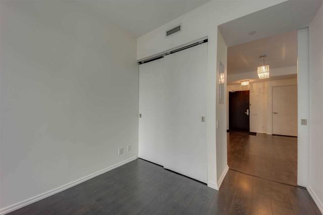 2509 - 125 Peter St, Condo with 2 bedrooms, 1 bathrooms and 1 parking in Toronto ON | Image 13