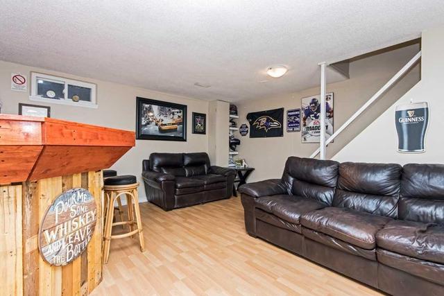 215 Lake Ave N, Townhouse with 3 bedrooms, 2 bathrooms and 1 parking in Hamilton ON | Image 16