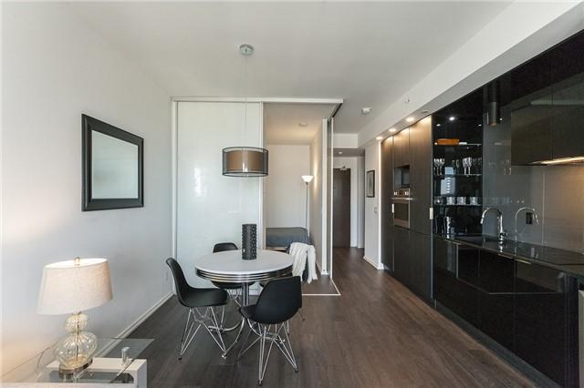 4001 - 70 Temperance St, Condo with 2 bedrooms, 2 bathrooms and null parking in Toronto ON | Image 4