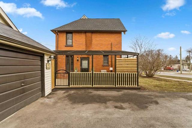 122 Cumberland St, House detached with 3 bedrooms, 2 bathrooms and 5 parking in Barrie ON | Image 11