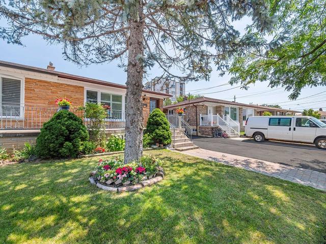 9 Cherrylawn Ave, House semidetached with 3 bedrooms, 2 bathrooms and 5 parking in Toronto ON | Image 22