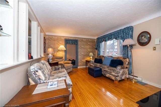 405 7th Avenue E, House detached with 2 bedrooms, 1 bathrooms and 6 parking in Owen Sound ON | Image 7