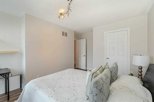 9 Oblate Cres, House detached with 4 bedrooms, 3 bathrooms and 6 parking in Brampton ON | Image 21