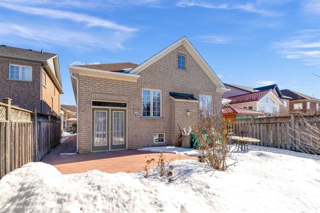 8 Bonistel Cres, House detached with 2 bedrooms, 3 bathrooms and 6 parking in Brampton ON | Image 14