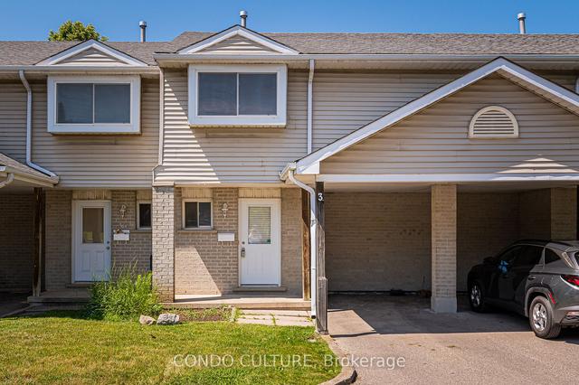 3 - 125 Sekura Cres, Townhouse with 3 bedrooms, 2 bathrooms and 2 parking in Cambridge ON | Image 1