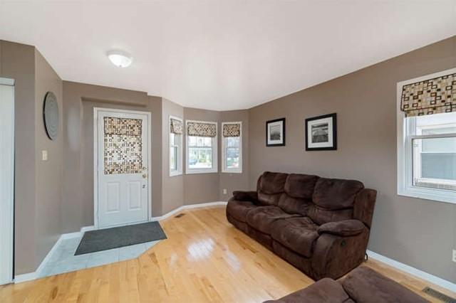 21 Dairy Dr, House attached with 3 bedrooms, 2 bathrooms and 2 parking in Halton Hills ON | Image 6