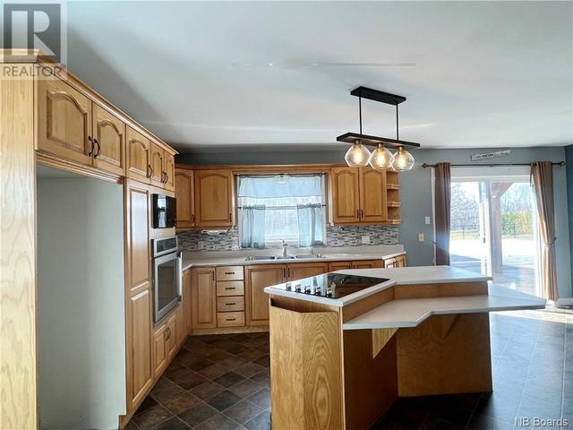 300 Cole Street, House detached with 3 bedrooms, 1 bathrooms and null parking in Bathurst NB | Image 36