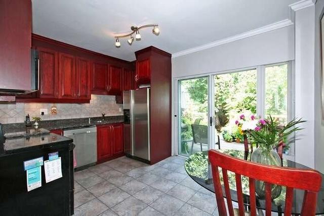 352 Springdale Blvd, House detached with 3 bedrooms, 2 bathrooms and 1 parking in Toronto ON | Image 2