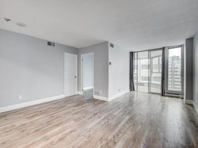2306 - 55 Centre Ave, Condo with 2 bedrooms, 2 bathrooms and 1 parking in Toronto ON | Image 11