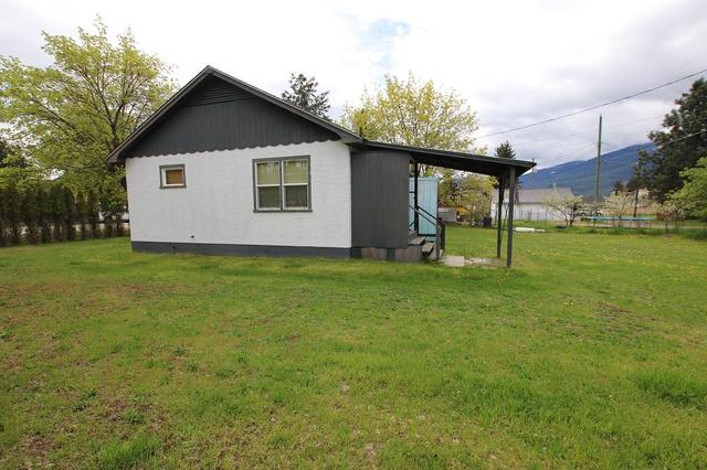 312 6th Avenue, House detached with 2 bedrooms, 1 bathrooms and 4 parking in Nakusp BC | Image 9