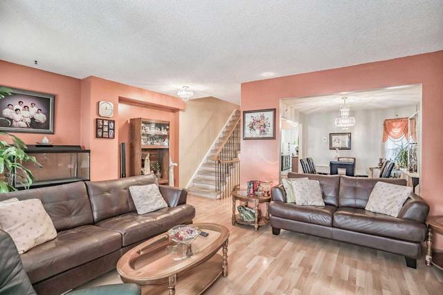 12 Jade St, House detached with 3 bedrooms, 4 bathrooms and 5 parking in Toronto ON | Image 2