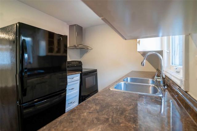 52 Geddes Cres, House detached with 2 bedrooms, 2 bathrooms and 3 parking in Barrie ON | Image 6