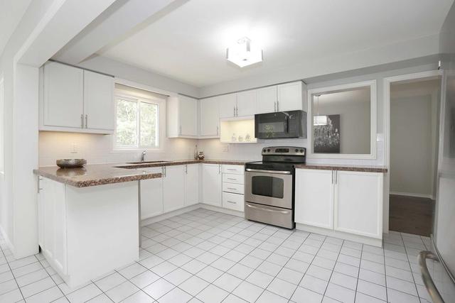 26 Lafleur Crt, House detached with 4 bedrooms, 4 bathrooms and 6 parking in Brampton ON | Image 6