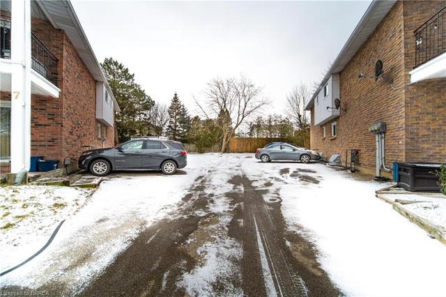 7 Big Pine Place, Home with 10 bedrooms, 0 bathrooms and 6 parking in Brantford ON | Image 2