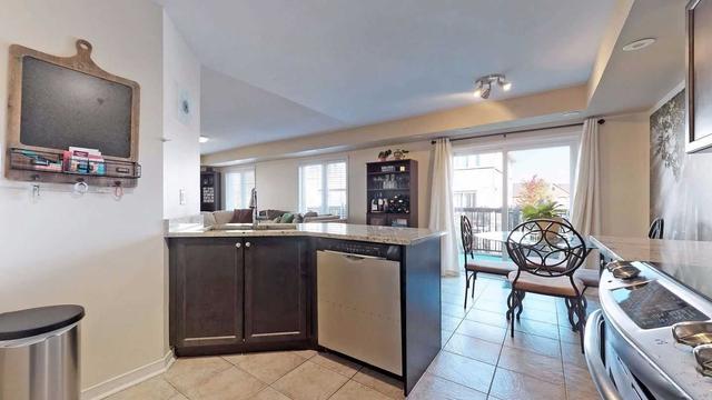 146 Louisbourg Way, Townhouse with 2 bedrooms, 3 bathrooms and 2 parking in Markham ON | Image 2