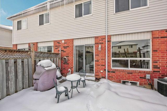 27 Pickett Cres, House attached with 3 bedrooms, 3 bathrooms and 3 parking in Barrie ON | Image 6