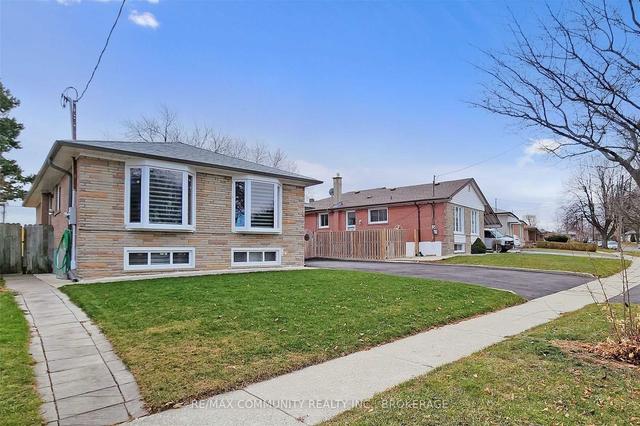 19 Six Nations Ave, House detached with 4 bedrooms, 4 bathrooms and 5 parking in Toronto ON | Image 1