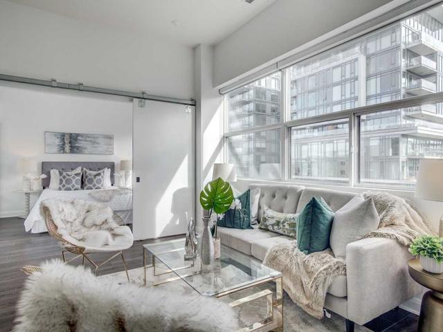 810 - 700 King St W, Condo with 2 bedrooms, 2 bathrooms and 1 parking in Toronto ON | Image 9