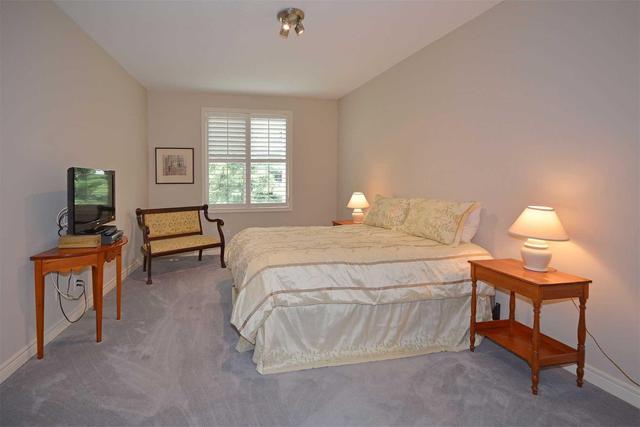 94 Pleasant Blvd, Townhouse with 3 bedrooms, 3 bathrooms and 2 parking in Toronto ON | Image 14