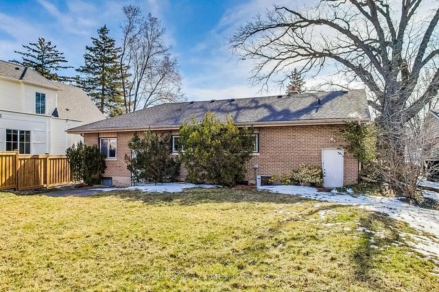 61 Highland Rd, House detached with 3 bedrooms, 2 bathrooms and 5 parking in Oakville ON | Image 29