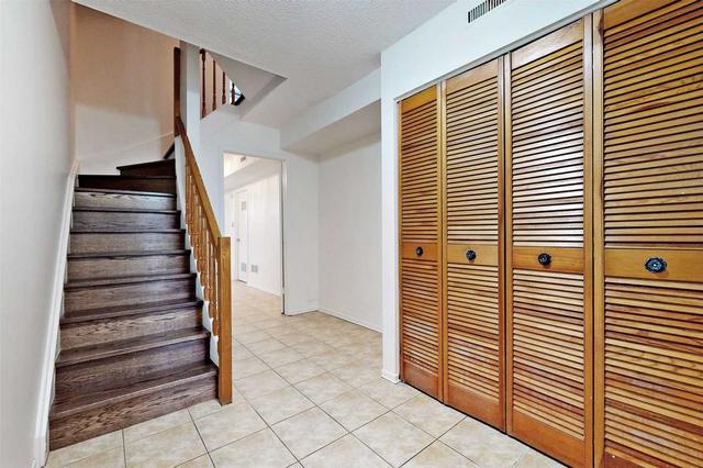 27 Poets Walkway, Townhouse with 3 bedrooms, 2 bathrooms and 1 parking in Toronto ON | Image 2