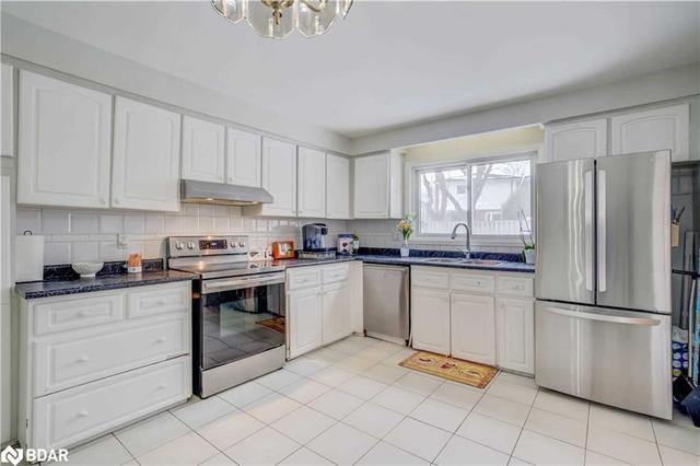 80 Whitehorn Crescent, House detached with 5 bedrooms, 2 bathrooms and null parking in Toronto ON | Image 15