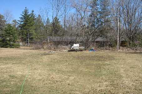 158 Queen St, House detached with 2 bedrooms, 1 bathrooms and 3 parking in Kawartha Lakes ON | Image 3