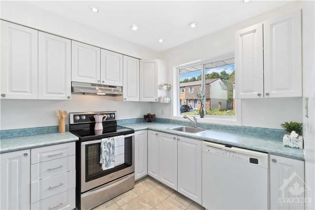3112 Olympic Way, Townhouse with 3 bedrooms, 2 bathrooms and 1 parking in Ottawa ON | Image 5