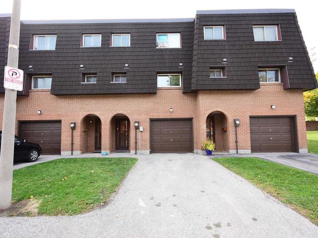 30 Darras Crt, Townhouse with 4 bedrooms, 2 bathrooms and 1 parking in Brampton ON | Image 12