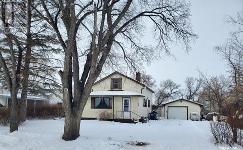 105 3rd Street N, House detached with 2 bedrooms, 1 bathrooms and null parking in Cabri SK | Card Image