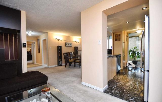 1109 - 7250 Yonge St, Condo with 2 bedrooms, 2 bathrooms and 2 parking in Vaughan ON | Image 4