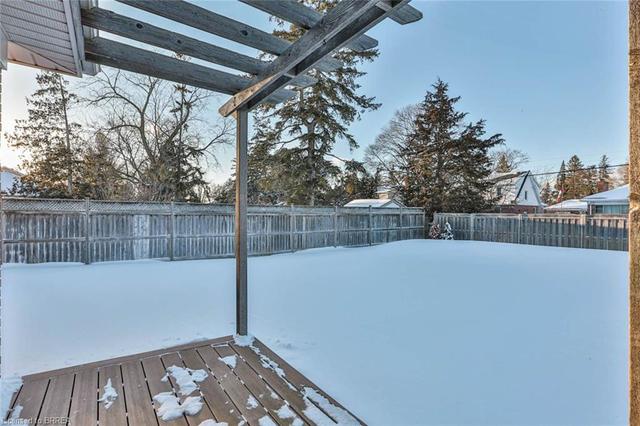 84 Henderson Avenue, House detached with 4 bedrooms, 2 bathrooms and 3 parking in Brantford ON | Image 36