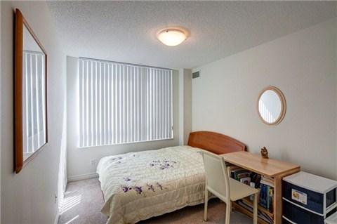 306 - 18 Parkview Ave, Condo with 3 bedrooms, 2 bathrooms and 1 parking in Toronto ON | Image 9