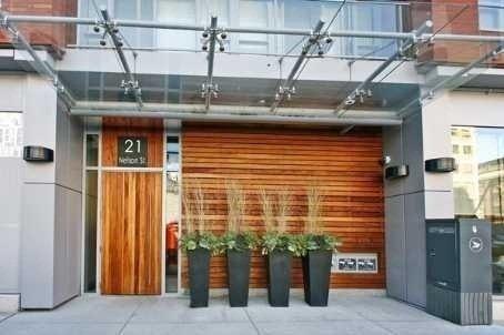 1001 - 21 Nelson St, Condo with 1 bedrooms, 1 bathrooms and 1 parking in Toronto ON | Image 2