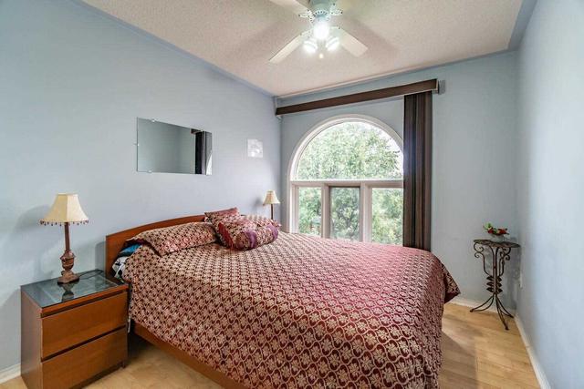 112 Goldenlight Circ, Townhouse with 3 bedrooms, 3 bathrooms and 2 parking in Brampton ON | Image 10