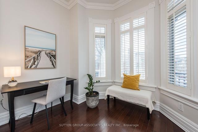 31 Clinton St, House attached with 3 bedrooms, 4 bathrooms and 1.5 parking in Toronto ON | Image 7