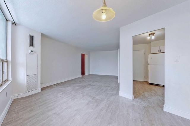 919 - 10 Edgecliff Gfwy, Condo with 3 bedrooms, 2 bathrooms and 1 parking in Toronto ON | Image 23