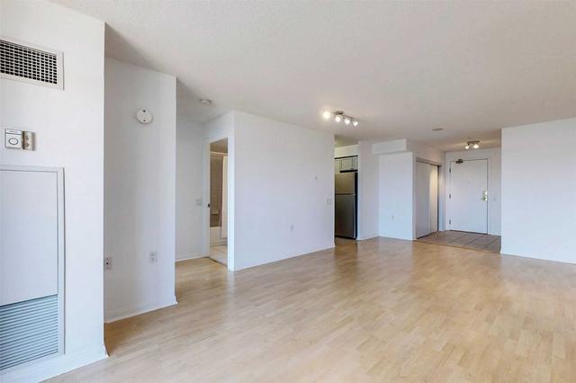 915 - 650 Lawrence Ave W, Condo with 1 bedrooms, 1 bathrooms and 1 parking in Toronto ON | Image 2