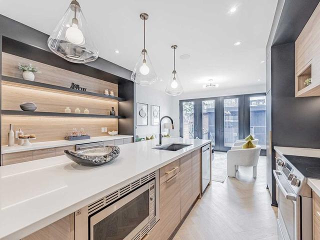 230 Garden Ave, House semidetached with 4 bedrooms, 5 bathrooms and 2 parking in Toronto ON | Image 3