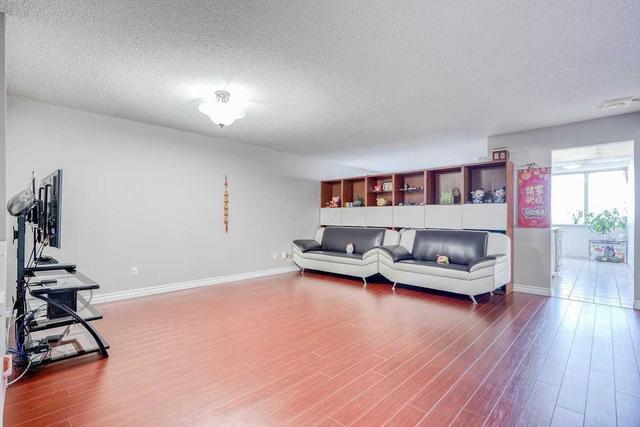 80 Alton Towers Circ, Condo with 2 bedrooms, 2 bathrooms and 1 parking in Toronto ON | Image 2