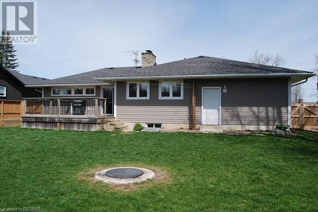 512 Main Street E, House detached with 2 bedrooms, 1 bathrooms and 3 parking in Minto ON | Image 3