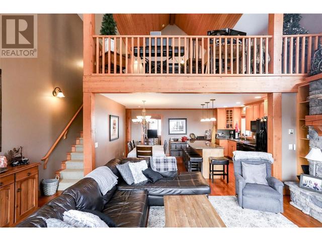 d - 5875 Snowpines Way, House attached with 4 bedrooms, 3 bathrooms and 2 parking in Kootenay Boundary E BC | Image 4