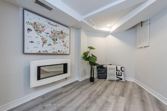 31 Clinton St, House attached with 3 bedrooms, 4 bathrooms and 1.5 parking in Toronto ON | Image 27