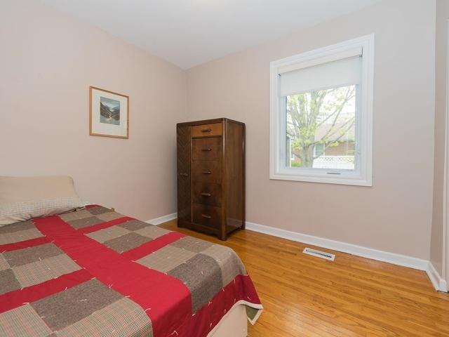 124 Thicketwood Dr, House detached with 3 bedrooms, 2 bathrooms and 3 parking in Toronto ON | Image 11