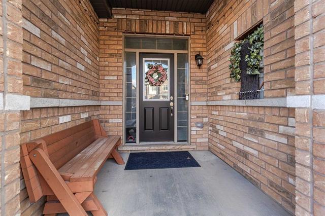 29 Davenfield Circ, House attached with 3 bedrooms, 4 bathrooms and 3 parking in Brampton ON | Image 12