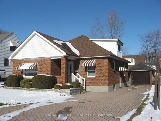 614 Sherbrooke St, House detached with 3 bedrooms, 2 bathrooms and 7 parking in Peterborough ON | Image 1