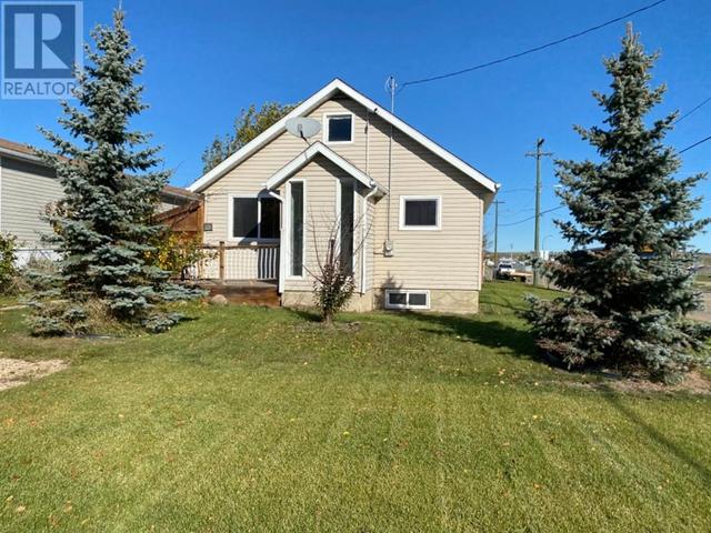 9702 103 Avenue, House detached with 2 bedrooms, 1 bathrooms and 2 parking in Grande Prairie County No. 1 AB | Card Image